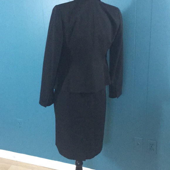 Anne Klein black skirt suit size 2 - Picture 2 of 4